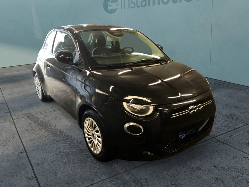 Schwarz Gebraucht 2021 Fiat 500e Action Limousine | 15.490 € (Etwas zu teuer) - Bild 1/3