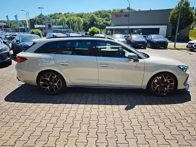 Gebraucht Cupra Leon VZ 333 PS (244 kW) 2025 Taiga grey (metallic) Limousine