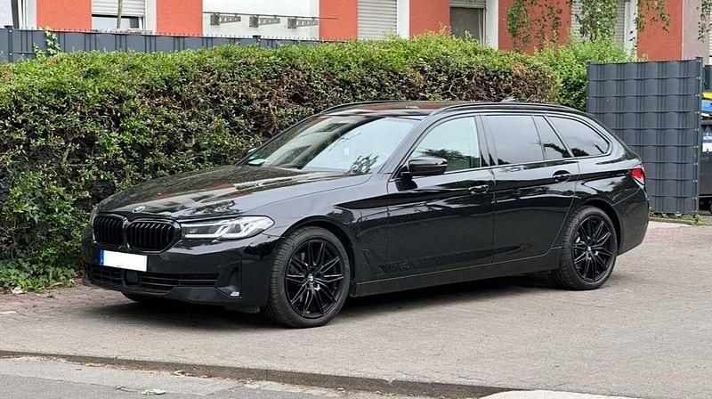 Schwarz Gebraucht 2021 BMW 520 Luxury Line Kombi | 35.000 € (Teuer) - Bild 1/4