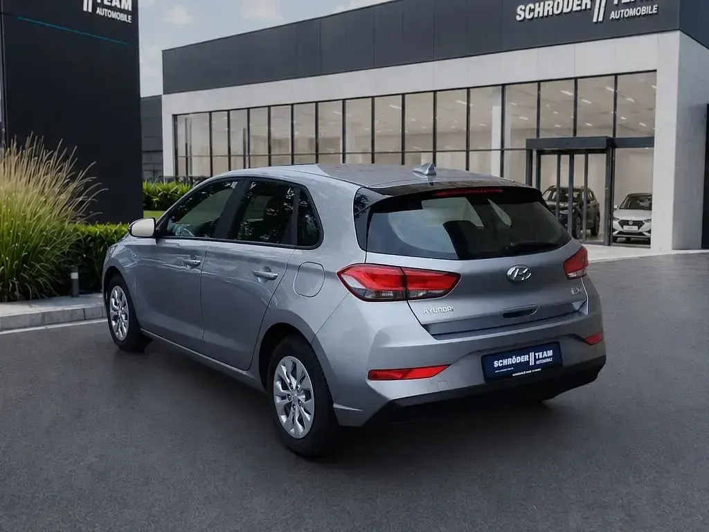 Gebraucht Hyundai i30 Select 120 PS (88 kW) 2022 Silber Limousine