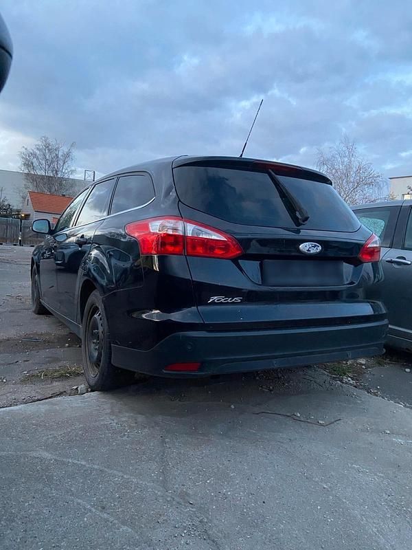 Gebraucht Ford Focus 95 PS (69 kW) 2012 Schwarz Kombi