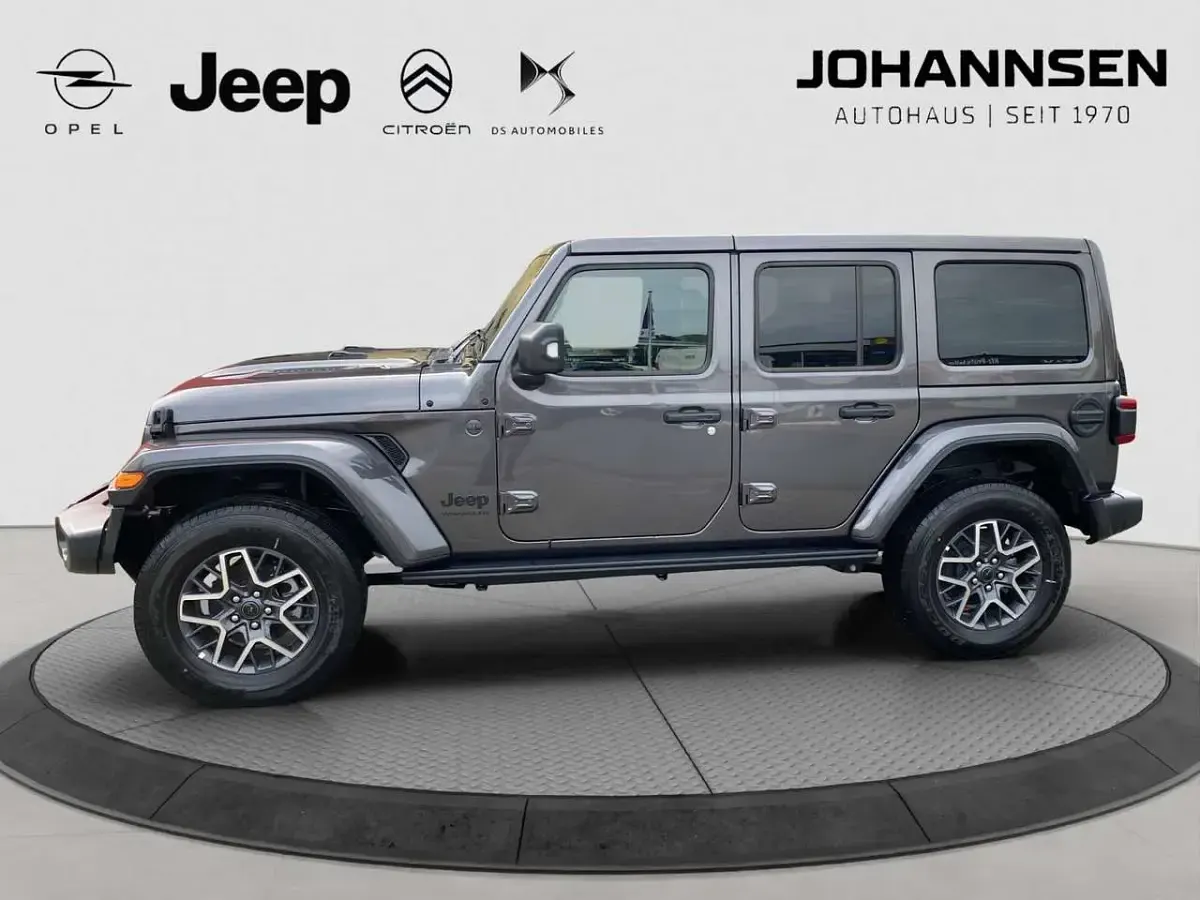 Neu Jeep Wrangler Sahara 272 PS (200 kW) 2025 Grau SUV