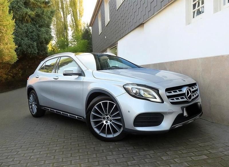 Gebraucht Mercedes GLA250 AMG line 211 PS (155 kW) 2019 Silber SUV