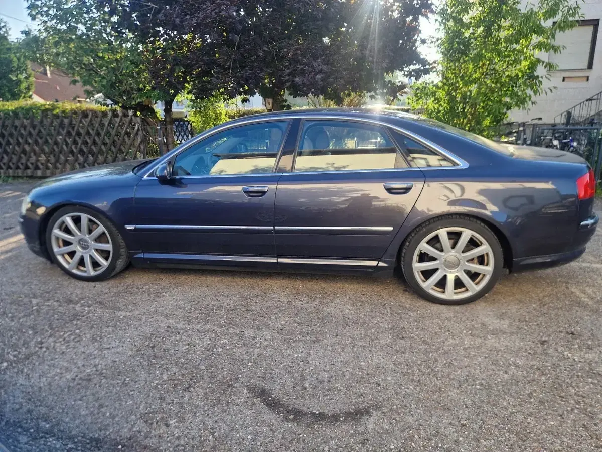 Gebraucht Audi A8 334 PS (245 kW) 2002 Blau Limousine