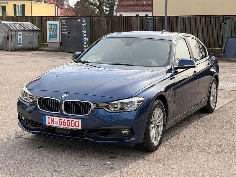 Gebraucht BMW 330e Advantage 184 PS (135 kW) 2018 Blau Limousine