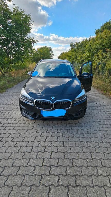 Schwarz Gebraucht 2020 BMW 220 Gran Tourer Van / Kleinbus | 21.900 € (Fairer Preis) - Bild 1/4