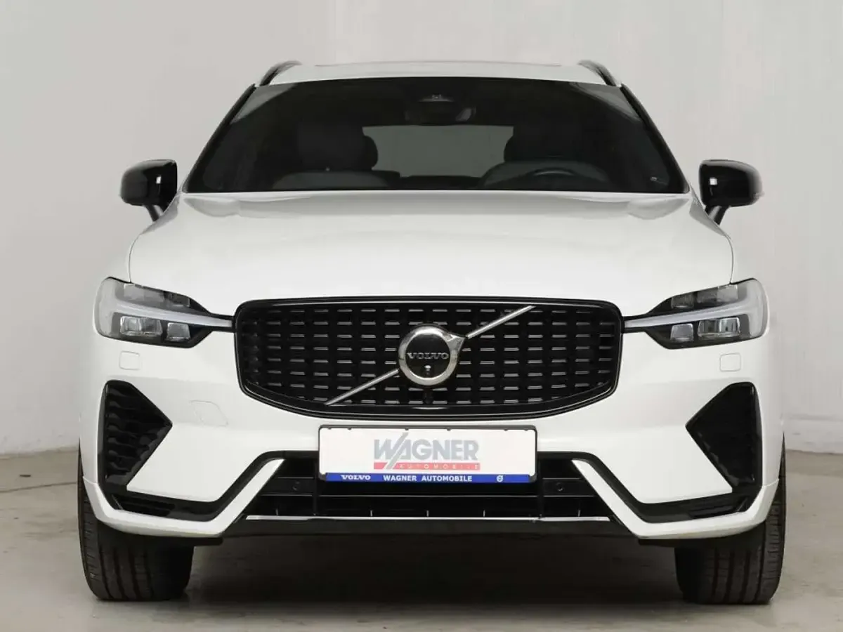 Gebraucht Volvo XC60 R-Design 310 PS (228 kW) 2022 Ice white SUV