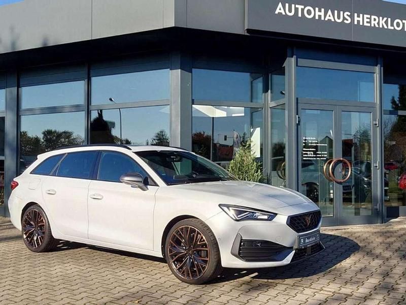 Nevadaweissmet. Gebraucht 2023 Cupra Leon Kombi | 30.980 € (Teuer) - Bild 1/4