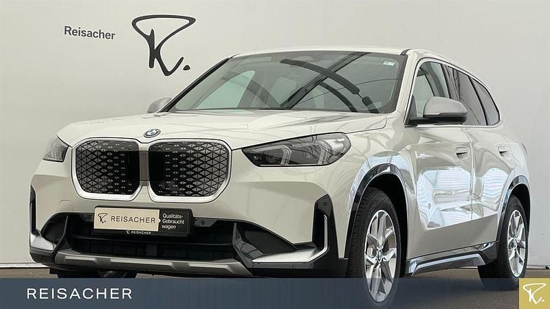 Alpinweiss Gebraucht 2024 BMW iX1 Luxury Line SUV | 41.349 € (Superpreis) - Bild 1/4