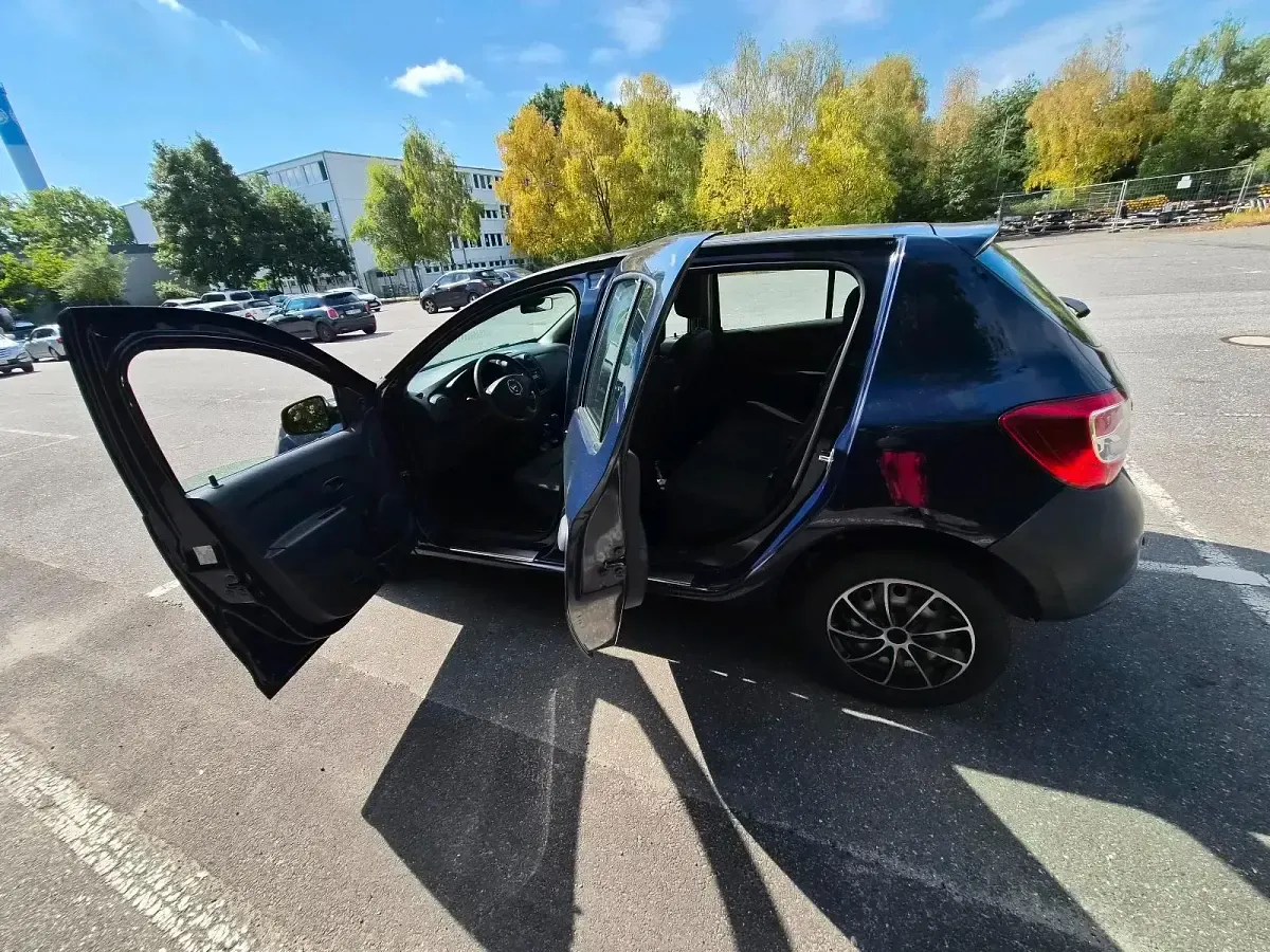 Gebraucht Dacia Sandero Essentiel 75 PS (55 kW) 2015 Blau Limousine
