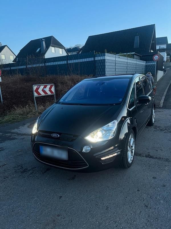 Second-hand Ford S-MAX Titanium 200 CP (147 kW) 2013 Negru Monovolum