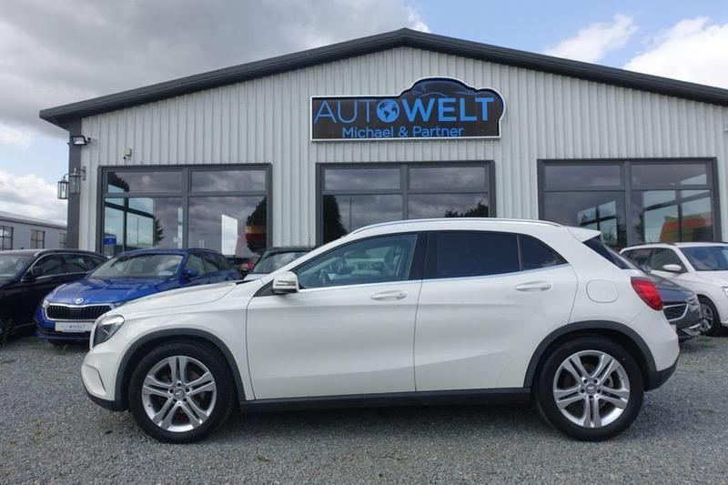 Weiß Gebraucht 2015 Mercedes GLA220 SUV | 15.880 € (Superpreis) - Bild 1/4