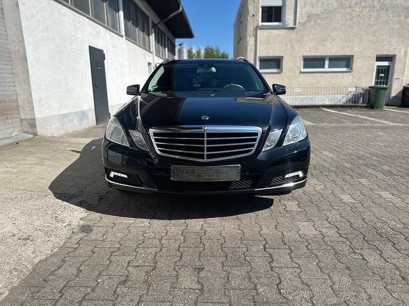 Gebraucht Mercedes E200 184 PS (135 kW) 2010 Schwarz Kombi