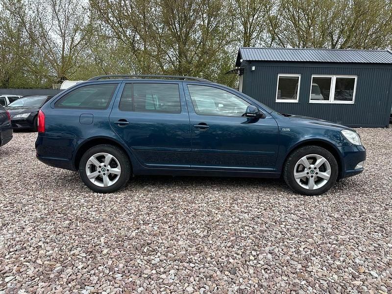 Gebraucht Skoda Octavia Family 110 PS (80 kW) 2012 Blau Kombi