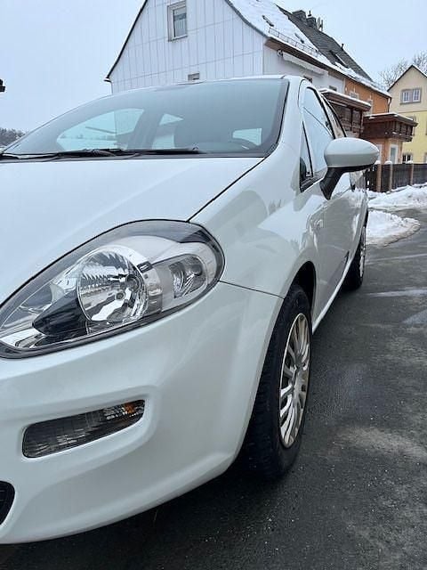 Gebraucht Fiat Punto 69 PS (50 kW) 2016 Weiß Kleinwagen