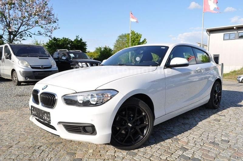 Weiß Gebraucht 2018 BMW 118 Shadowline Kleinwagen | 11.980 € (Superpreis) - Bild 1/4