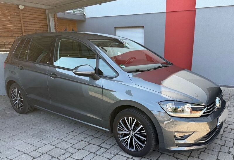 Grau Gebraucht 2017 VW Golf Sportsvan Allstar Van / Kleinbus | 12.700 € - Bild 1/4