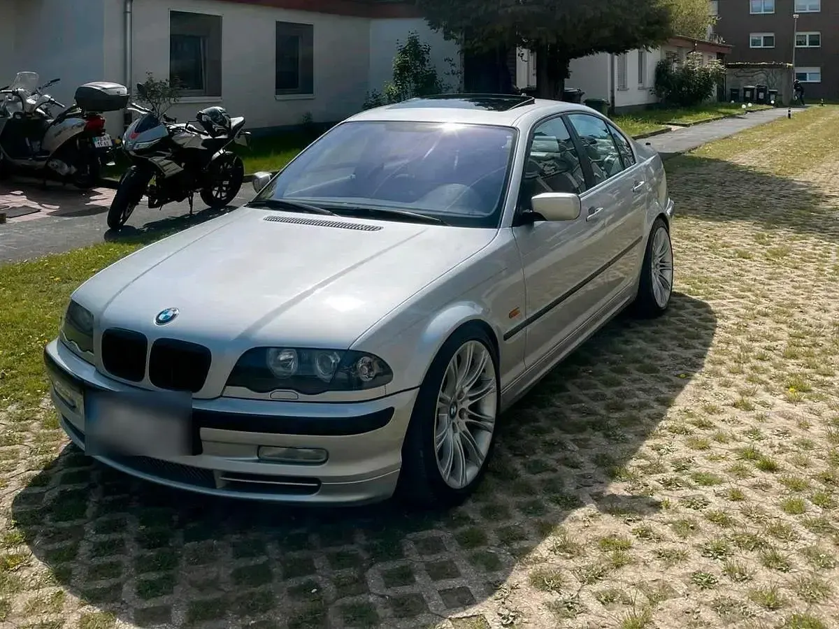 Second-hand BMW 330 231 CP (169 kW) 2001 Argintiu Berlinǎ
