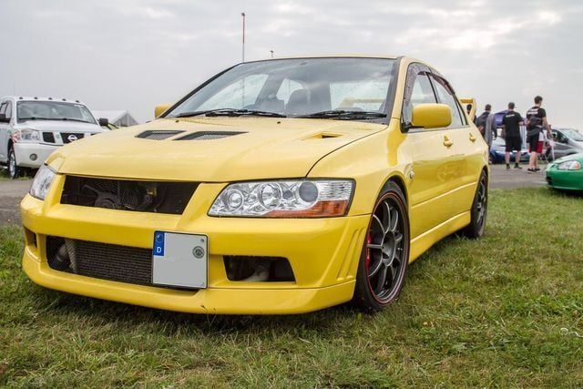 Gelb Gebraucht 2001 Mitsubishi Lancer Coupé | 9.590 € - Bild 1/4