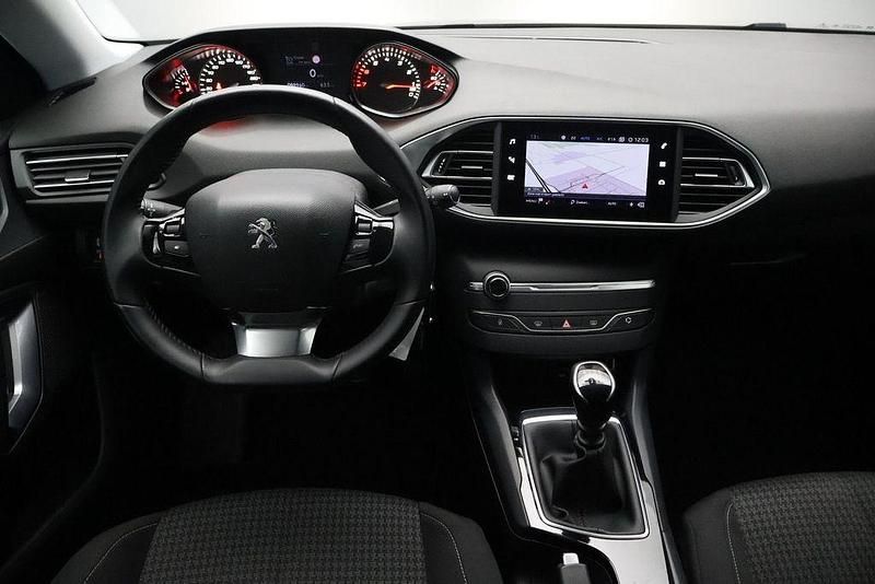 Gebraucht Peugeot 308 SW Active 111 PS (81 kW) 2021 Grau Kombi