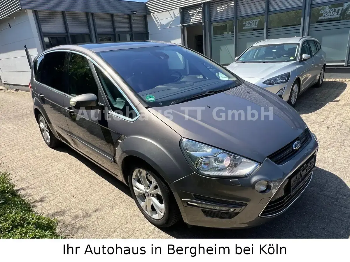 Gebraucht Ford S-MAX Titanium 140 PS (102 kW) 2012 Braun Van / Kleinbus