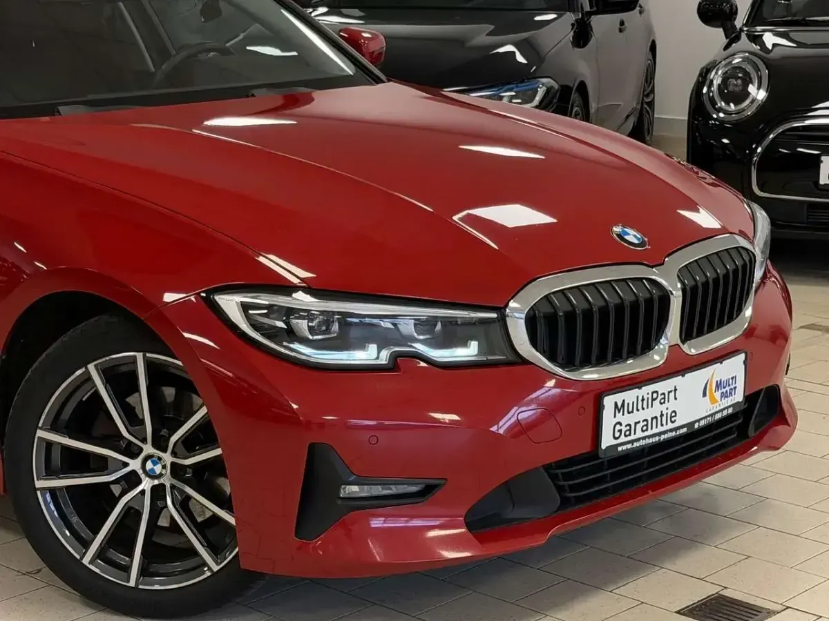 Używany BMW 320 190 KM (139 kW) 2022 Czerwony Kombi