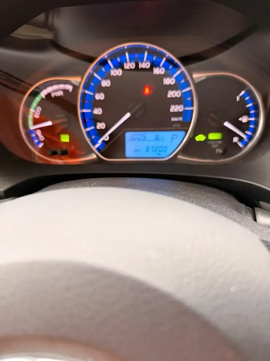 Gebraucht Toyota Yaris 100 PS (73 kW) 2016 Rot Kleinwagen