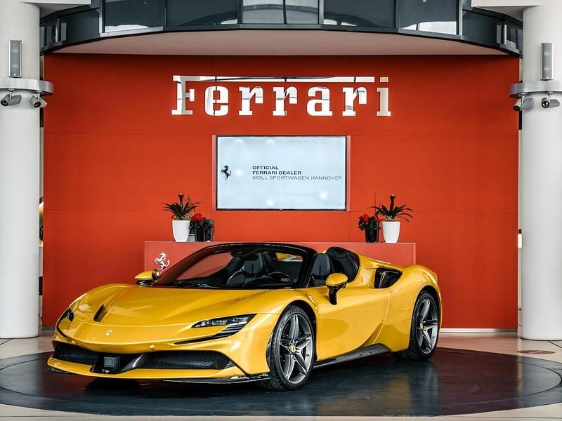 Gebraucht Ferrari SF90 999 PS (734 kW) 2023 Gelb Cabrio