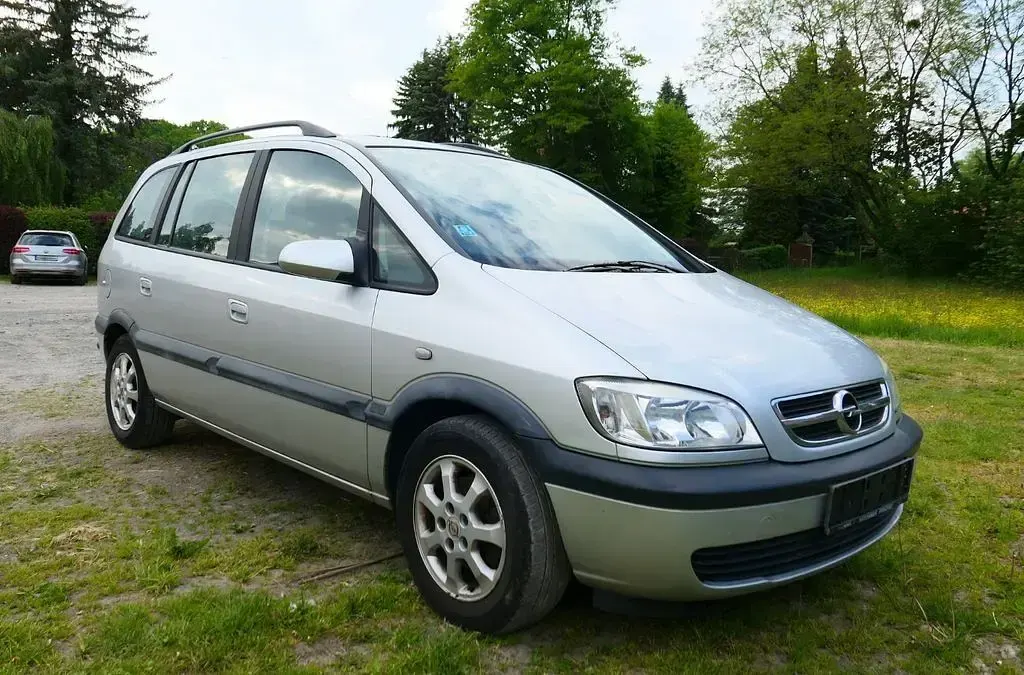 Second-hand Opel Zafira Njoy 125 CP (91 kW) 2003 Argintiu Monovolum