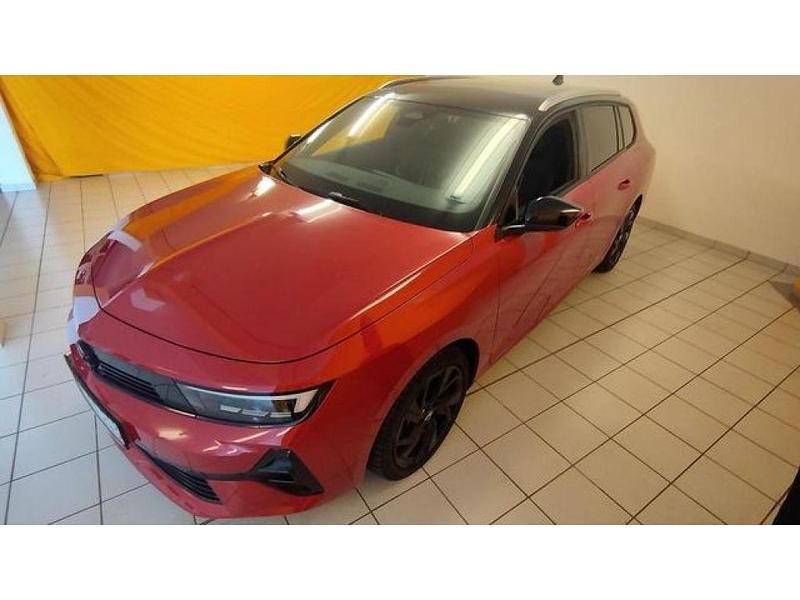 Kardio rot (metallic) (metallic) Gebraucht 2024 Opel Astra Kombi | 31.990 € (Etwas zu teuer) - Bild 1/4