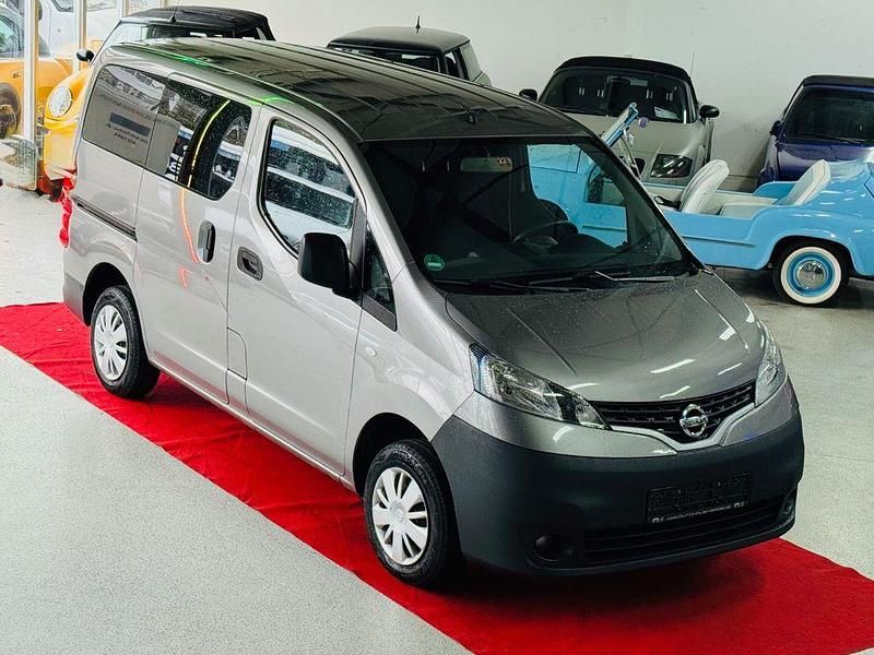 Grau Gebraucht 2010 Nissan NV200 Premium Edition Van / Kleinbus | 8.450 € (Etwas zu teuer) - Bild 1/4