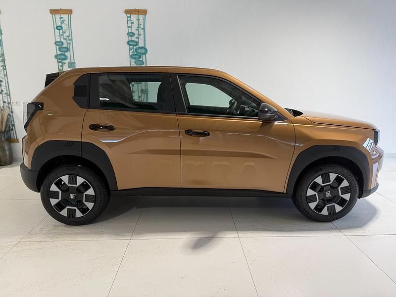 Neu Fiat Grande Panda Icon 110 PS (80 kW) 2025 724 luna bronze Kleinwagen