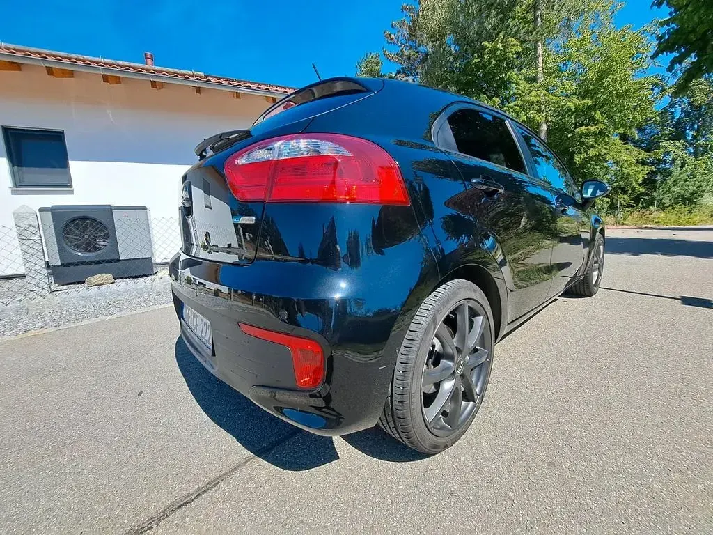 Gebraucht Kia Rio DREAM-TEAM Edition 75 PS (55 kW) 2016 Schwarz Kleinwagen