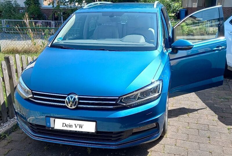 Blau Gebraucht 2018 VW Touran Highline Van / Kleinbus | 18.000 € - Bild 1/4