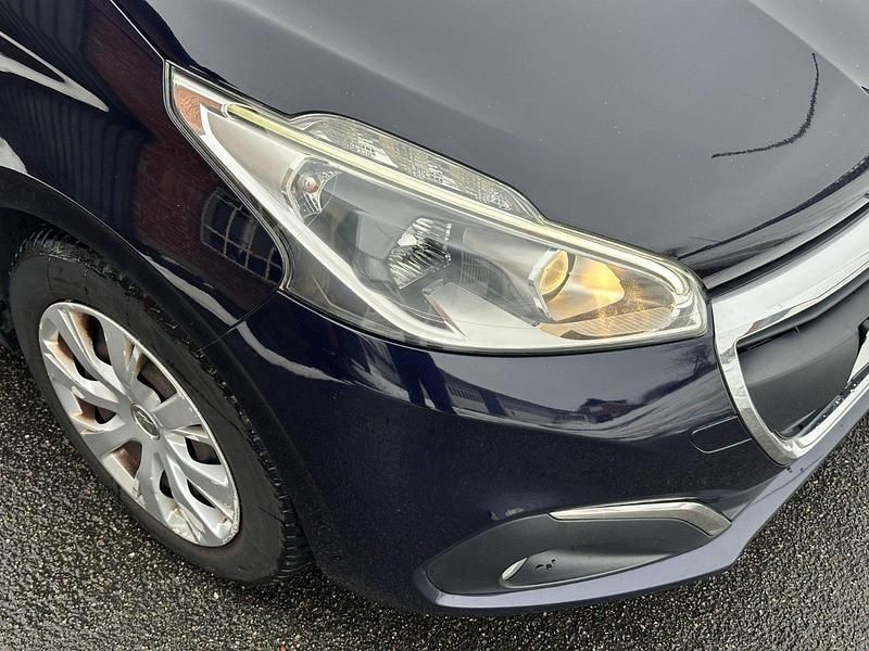 Gebraucht Peugeot 208 Active 82 PS (60 kW) 2016 Blau Kleinwagen