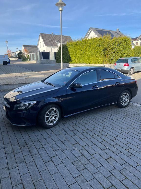 Gebraucht Mercedes CLA220 170 PS (125 kW) 2018 Blau Limousine