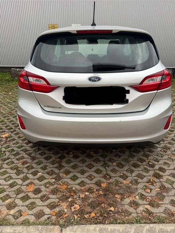 Gebraucht Ford Fiesta Cool & Connect 86 PS (63 kW) 2018 Silber Kleinwagen