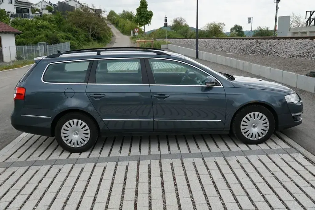 Gebraucht VW Passat 140 PS (102 kW) 2009 Grau Limousine