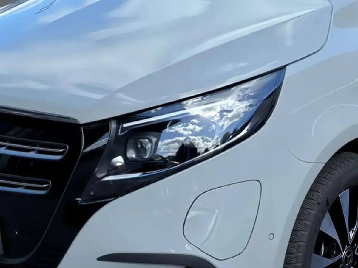 Gebraucht Mercedes EQV300 150 kW (204 PS) 2024 Alpingrau Van / Kleinbus