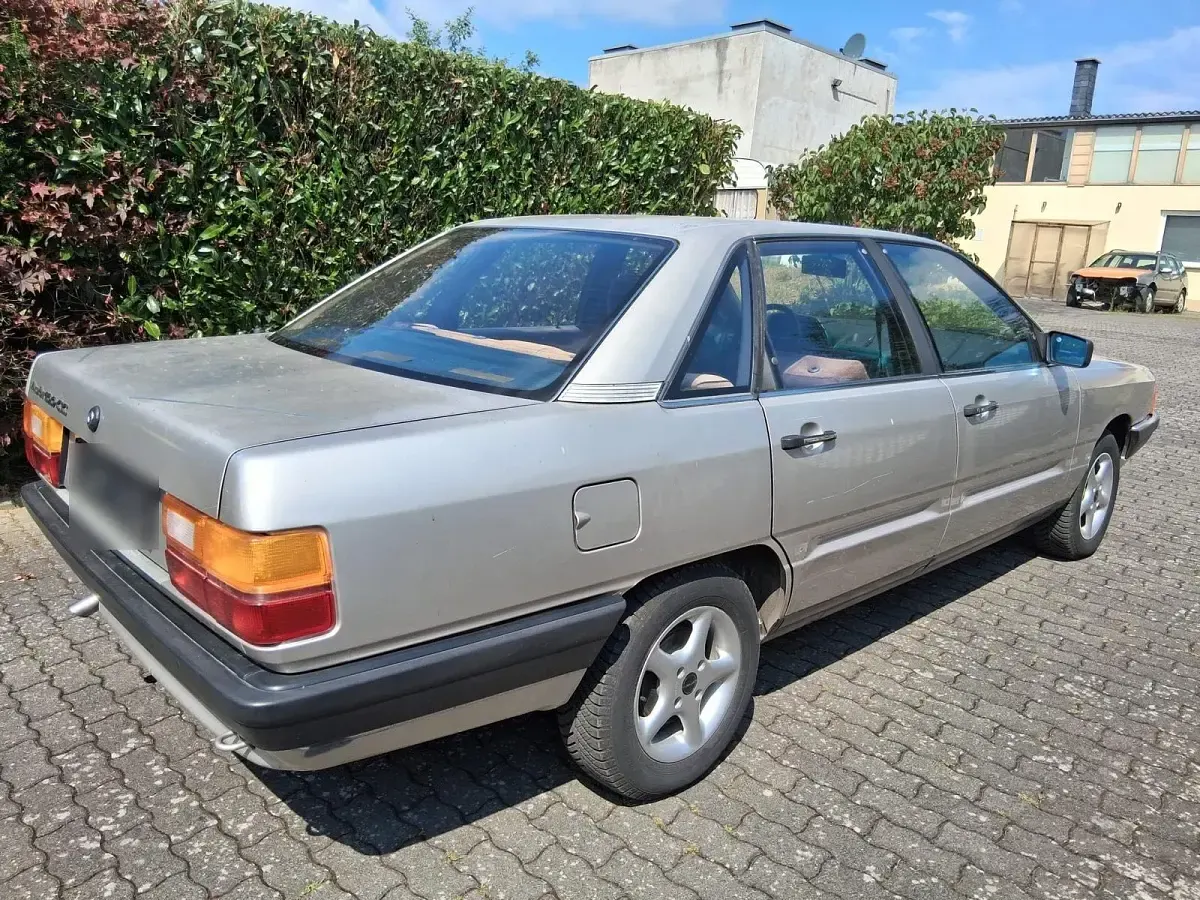 Gebraucht Audi 100 Basis 90 PS (66 kW) 1985 Grau Limousine