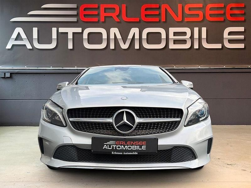 Silber Gebraucht 2018 Mercedes A200 Urban Limousine | 11.990 € (Guter Preis) - Bild 1/4