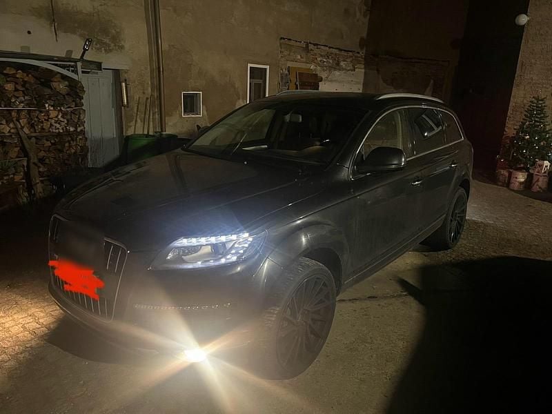 Grau Gebraucht 2011 Audi Q7 SUV | 10.500 € (Fairer Preis) - Bild 1/4