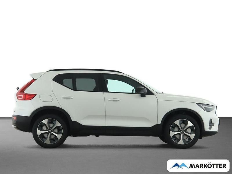 Neu Volvo XC40 Plus 163 PS (119 kW) 2026 Weiss SUV