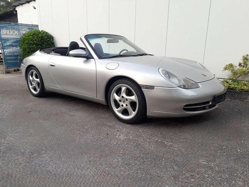 Gebraucht Porsche 996 300 PS (220 kW) 1999 Arktissilbermetallic Cabrio