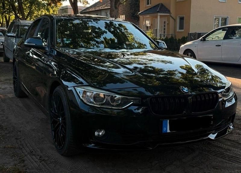 Gebraucht BMW 320 184 PS (135 kW) 2012 Schwarz Limousine