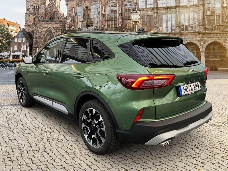 Gebraucht Ford Kuga Active X 182 PS (133 kW) 2024 Bursting green metallic (gruen) SUV