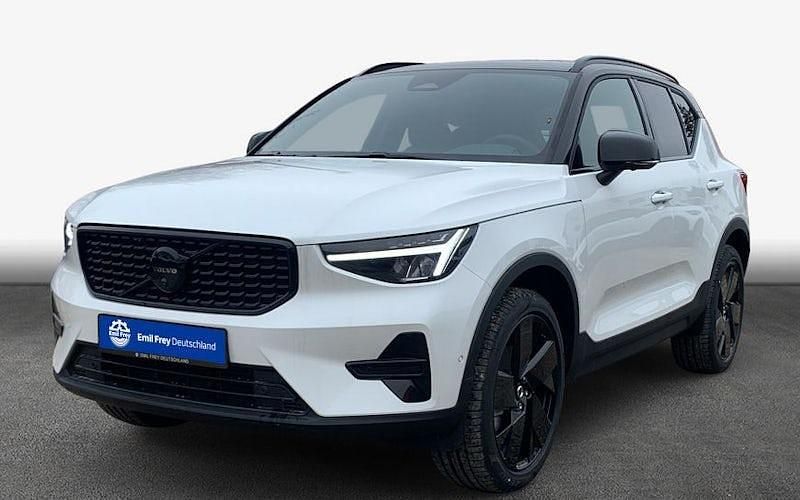 Neu Volvo XC40 Plus 163 PS (119 kW) 2026 Weiß SUV