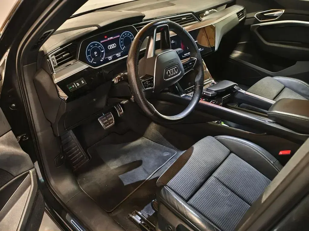 Gebraucht Audi Q8 e-tron S-Line 250 kW (340 PS) 2023 Grau SUV