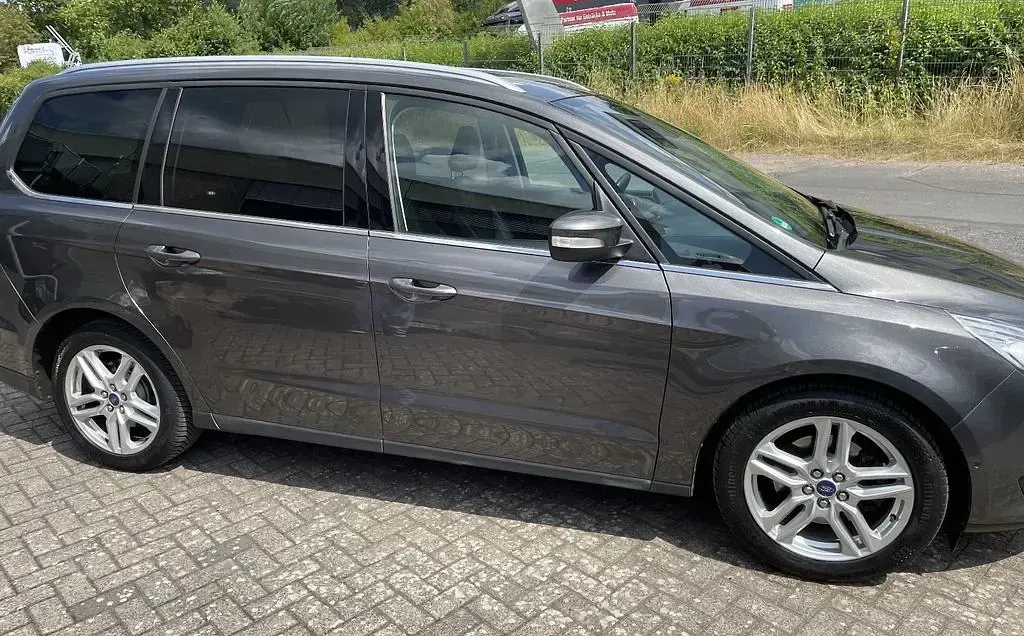 Gebraucht Ford Galaxy Titanium 179 PS (131 kW) 2017 Grau Van / Kleinbus