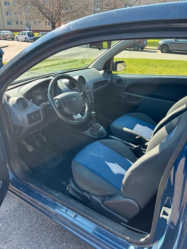 Gebraucht Ford Fiesta 68 PS (50 kW) 2008 Blau Kleinwagen